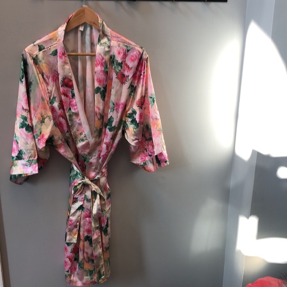 David’s Bridal Floral Robe - Picture 5 of 9